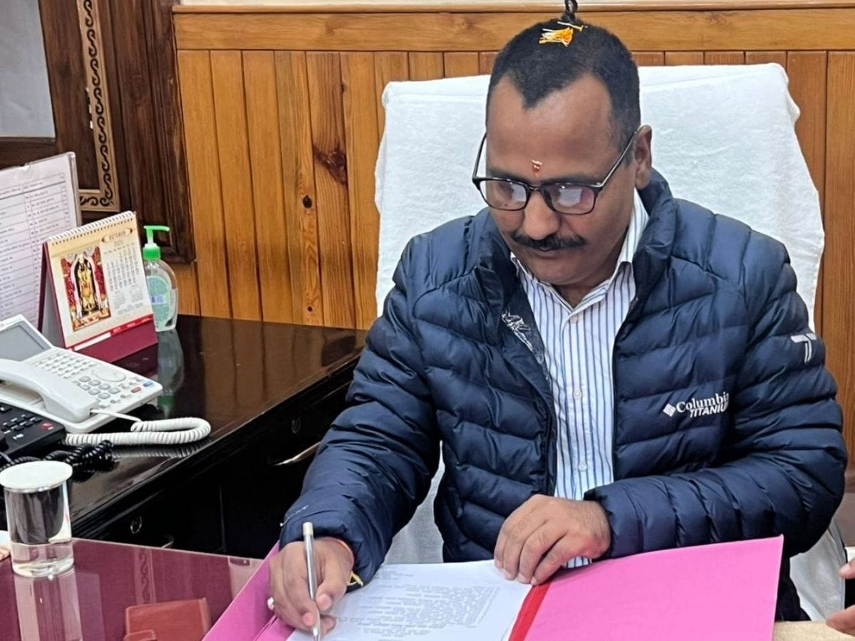 नैनीताल में निजी स्कूलों की मनमानी पर कार्रवाई, 17 के बाद अब और स्कूलों को नोटिस