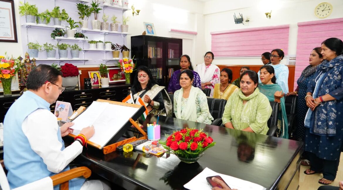 सीएम धामी से वार्ता के बाद आंगनबाड़ी कर्मियों की हड़ताल स्थगित।