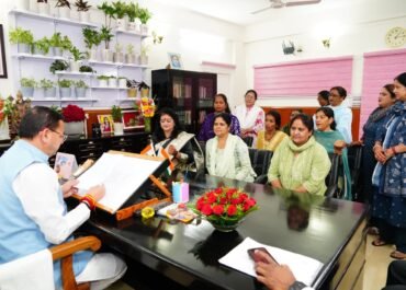 सीएम धामी से वार्ता के बाद आंगनबाड़ी कर्मियों की हड़ताल स्थगित।