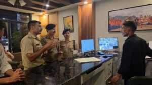 कैंची धाम मेले में सुरक्षा के कड़े इंतजाम, पुलिस की चौकसी बढ़ी।