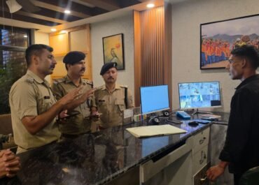कैंची धाम मेले में सुरक्षा के कड़े इंतजाम, पुलिस की चौकसी बढ़ी।