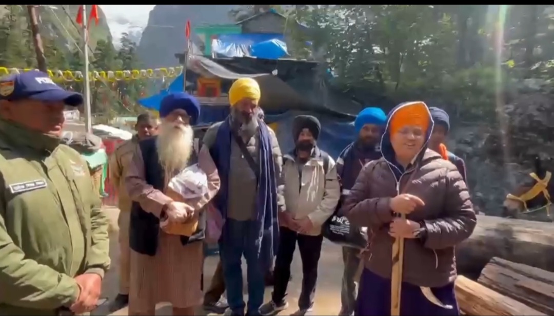हेमकुंट साहिब यात्रा को लेकर अफवाहों पर श्रद्धालुओं का जवाब, बोले- यात्रा पूरी तरह सुरक्षित और सुचारु।
