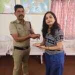 नैनीताल पुलिस की तत्परता से पर्यटक महिला को मिला खोया हुआ मंगलसूत्र।