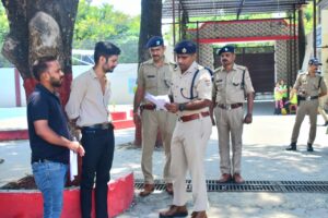 कड़े सुरक्षा पहरे में संपन्न हो रही UKSSSC स्नातक स्तरीय परीक्षा, SSP मंजूनाथ टीसी ने लिया व्यवस्थाओं का जायजा।