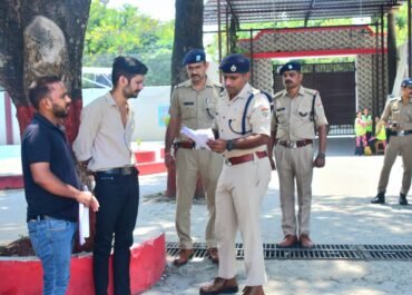 कड़े सुरक्षा पहरे में संपन्न हो रही UKSSSC स्नातक स्तरीय परीक्षा, SSP मंजूनाथ टीसी ने लिया व्यवस्थाओं का जायजा।