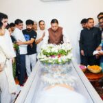 पद्मश्री जसपाल राणा को मुख्यमंत्री धामी ने दी श्रद्धांजलि, परिजनों को बंधाया ढांढस।