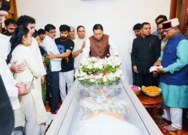 पद्मश्री जसपाल राणा को मुख्यमंत्री धामी ने दी श्रद्धांजलि, परिजनों को बंधाया ढांढस।