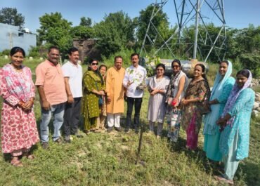 त्रिवेणी धाम टांडा मल्लू में वृक्षारोपण कार्यक्रम आयोजित, पर्यावरण संरक्षण का दिया संदेश।