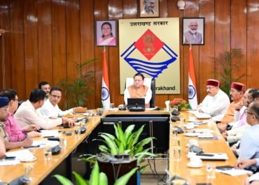 चारधाम यात्रा से जुड़े जिलों के डीएम और एसपी नियमित समीक्षा कर व्यवस्थाएं और बेहतर बनाएं।