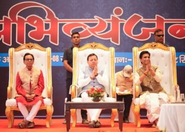 ‘अभिव्यंजना 5.0’ में साहित्य की अलख, मुख्यमंत्री धामी बोले— कवि समाज को नई दिशा देने वाले पथप्रदर्शक।