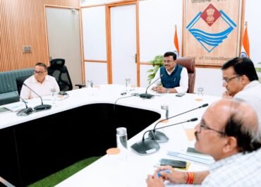 केदारनाथ और हेमकुंट साहिब रोपवे परियोजनाओं में तेजी लाने के निर्देश, मुख्य सचिव ने की समीक्षा
