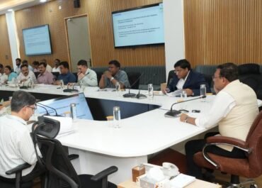 मुख्य सचिव आनंद बर्द्धन ने दी करोड़ों की विकास योजनाओं को मंजूरी, हरिद्वार मेडिकल कॉलेज और हल्द्वानी RTO परियोजना को मिली स्वीकृति।