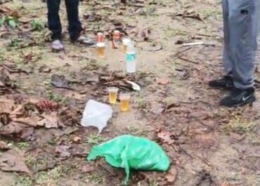 गर्जिया मंदिर क्षेत्र में शराब पीना पड़ा महंगा, चार युवक पुलिस के हत्थे चढ़े।