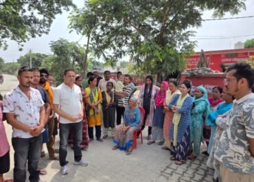 “जस्सागाँजा में डंपरों के खिलाफ फूटा ग्रामीणों का गुस्सा, सड़क पर धरना; SDM के आश्वासन पर एक दिन के लिए आंदोलन स्थगित”