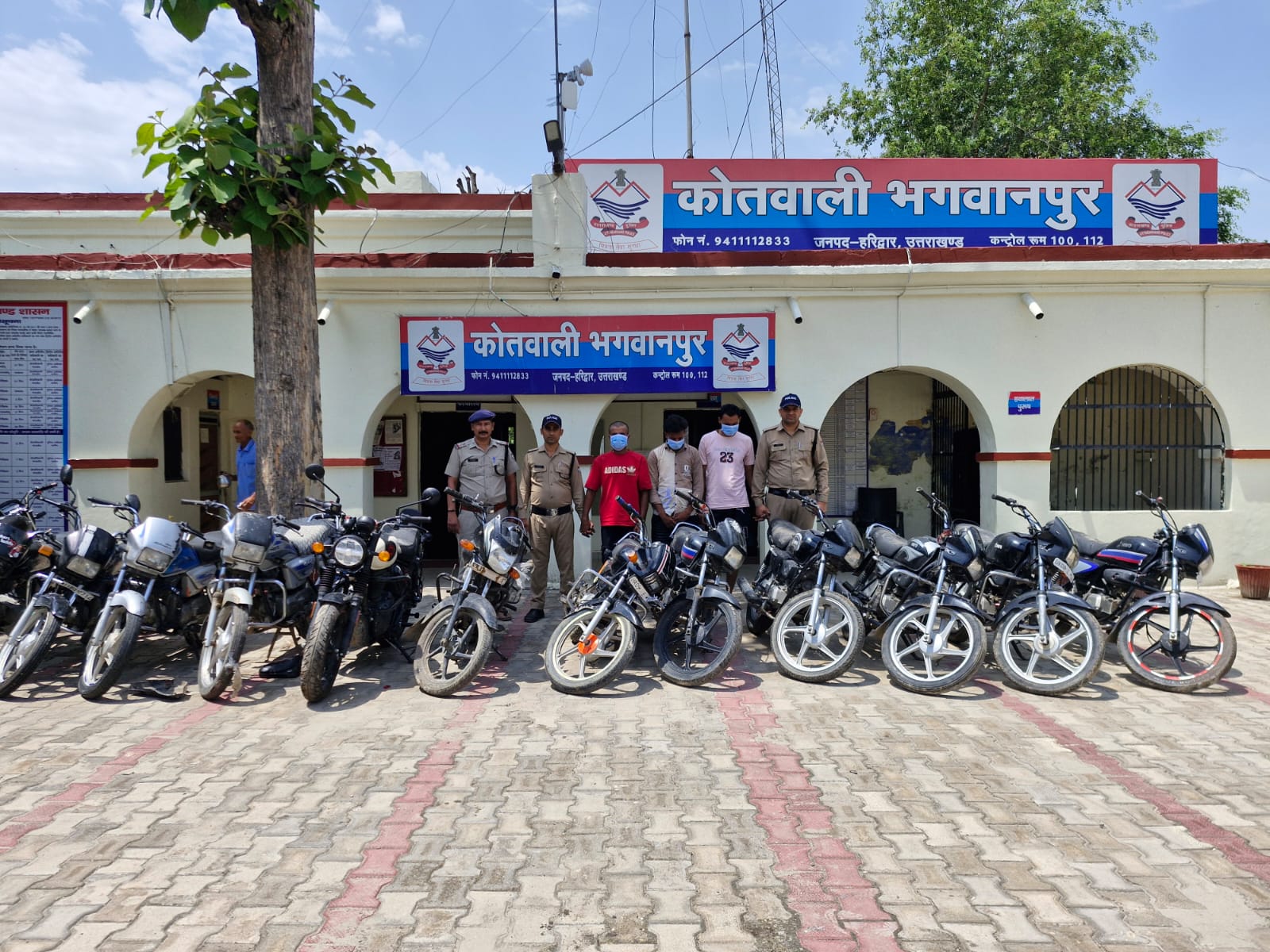 "बाइक चोरी के बादशाह गिरफ्तार, पुलिस ने बरामद किया खजाना"