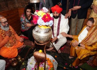 जागेश्वर धाम पहुंचे राज्यपाल गुरमीत सिंह, की विशेष पूजा-अर्चना, देश-प्रदेश की सुख-समृद्धि और कल्याण की कामना की।