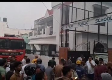 🚨*KVM स्कूल में लगी आग, समय पर पहुंची फायर ब्रिगेड, सुरक्षित बचीं आसपास की संपत्तियां तीन फायर टेंडरों ने आग पर पाया काबू*  👍*जनहानि शून्य, राहत एवं बचाव कार्य सफल, एसएसपी डॉ. मंजूनाथ टीसी बोले- फायर विभाग की विस्तृत रिपोर्ट के बाद विधिक कार्रवाई की जाएगी*