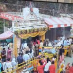 बुलेट पर नैनीताल कप्तान, कंधे से कंधा मिलाकर जवान ऐतिहासिक भीड़ के बीच सफल रहा कैंची धाम प्रबंधन!  आस्था का महासागर, चेहरे पर मुस्कान, कैंची धाम में ऐतिहासिक भीड़ ने किए सुव्यवस्थित दर्शन! 