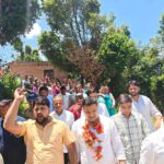मंत्री राम सिंह कैड़ा ने गांव-गांव पहुंचकर सुनीं ग्रामीणों की समस्याएं, अधिकारियों को दिए त्वरित समाधान के निर्देश।