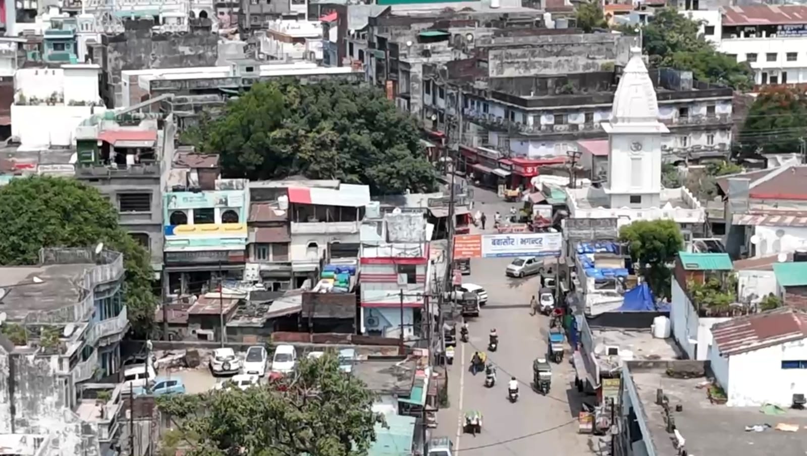 मोहर्रम को लेकर नैनीताल पुलिस अलर्ट, ड्रोन निगरानी और रातभर चला सघन चेकिंग अभियान, एसएसपी डॉ. मंजूनाथ टी.सी. के निर्देशन में संवेदनशील क्षेत्रों में सुरक्षा के कड़े इंतजाम, कंट्रोल रूम से 24 घंटे निगरानी।