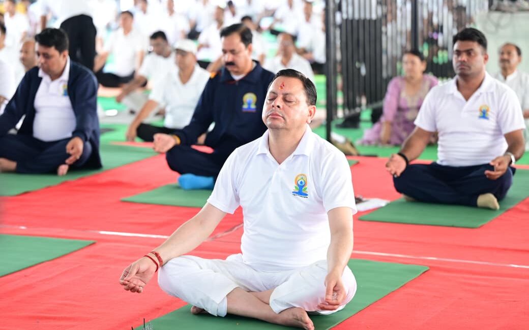 योग को बनाएं जीवन का हिस्सा, नशे से रहें दूर : मुख्यमंत्री पुष्कर सिंह धामी।