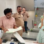 होटलों और गेस्ट हाउसों पर प्रशासन की सख्ती, अग्नि सुरक्षा में खामियां मिलने पर चालानी कार्रवाई।