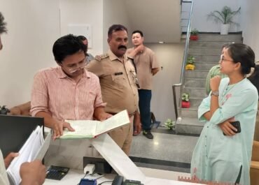 होटलों और गेस्ट हाउसों पर प्रशासन की सख्ती, अग्नि सुरक्षा में खामियां मिलने पर चालानी कार्रवाई।