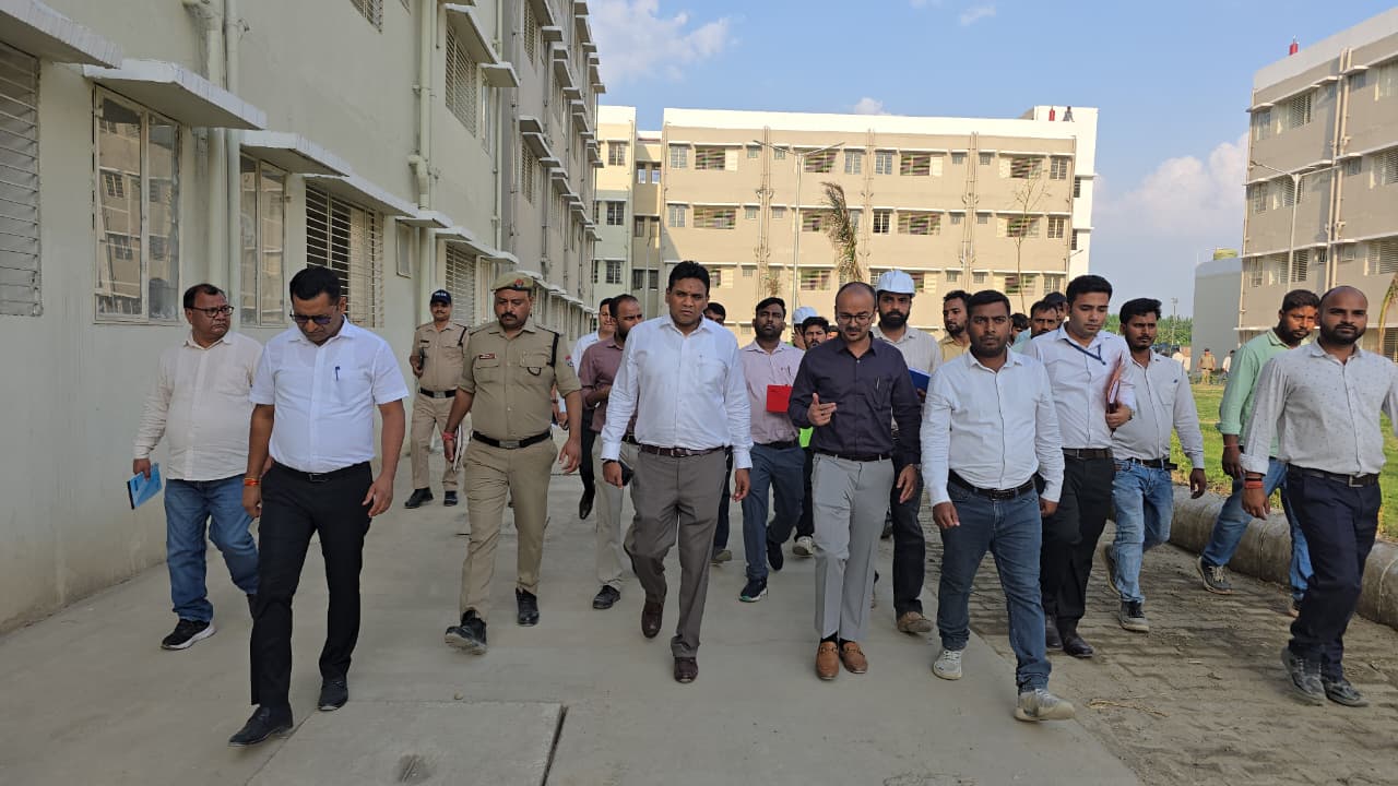 धामी सरकार की बड़ी सौगात: मात्र 3 लाख रुपये में मिलेगा आधुनिक फ्लैट, रुद्रपुर के बागवाला में तैयार हुई 1872 ईडब्ल्यूएस आवासों की परियोजना।