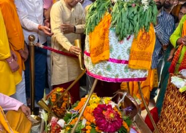 उत्तरकाशी में मुख्यमंत्री धामी के लिए विशेष पूजा-अर्चना, प्रदेश की खुशहाली का लिया संकल्प।