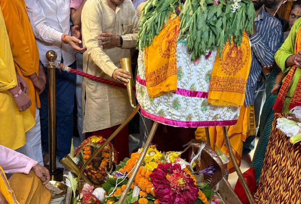 उत्तरकाशी में मुख्यमंत्री धामी के लिए विशेष पूजा-अर्चना, प्रदेश की खुशहाली का लिया संकल्प।