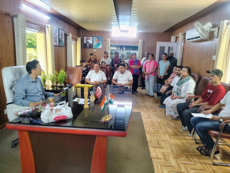 तीन माह से वेतन न मिलने पर कर्मचारियों की गुहार, कुमाऊं आयुक्त दीपक रावत ने दिए तत्काल कार्रवाई के निर्देश।