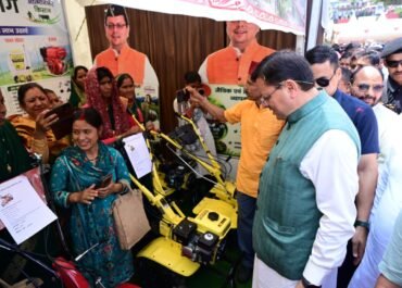 ‘जन-जन की सरकार, जन-जन के द्वार’ अभियान से जनता तक पहुंच रहा प्रशासन: मुख्यमंत्री धामी।