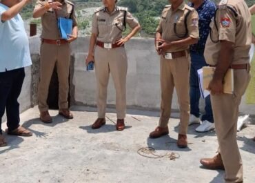 आईजी कुमाऊं का बेतालघाट थाना निरीक्षण, निर्माण कार्य और पुलिस व्यवस्था पर सख्त निर्देश।