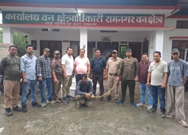23 वन अपराध… 6 साल से फरार… आखिर जंगल में ही दबोचा गया लकड़ी माफिया! रामनगर वन विभाग का बड़ा एक्शन”