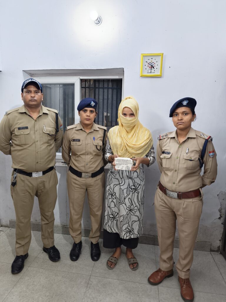स्मैक की पुड़िया और शराब की पेटियां… पुलिस के शिकंजे में दो तस्कर।