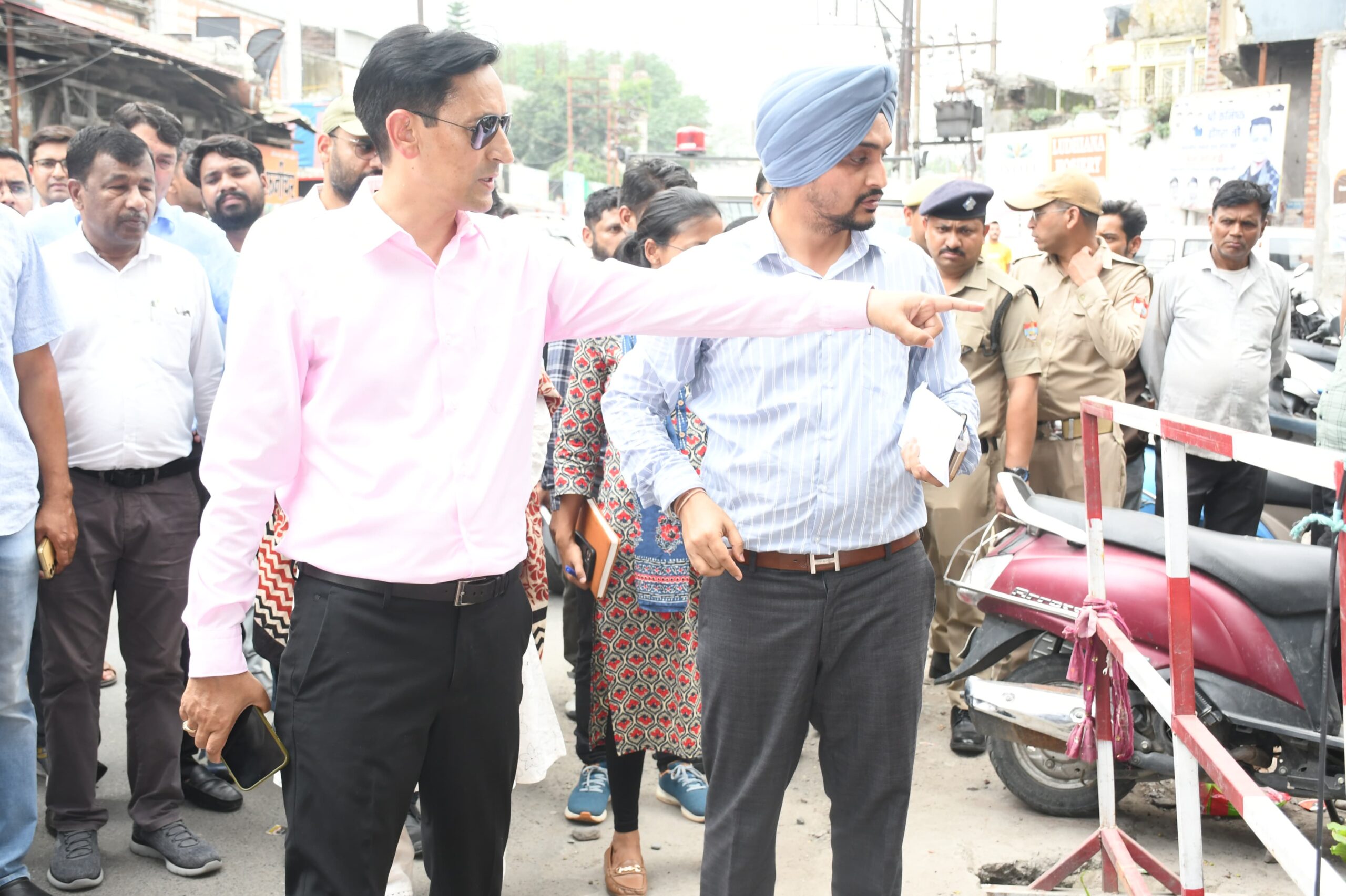 230 करोड़ की परियोजना पर कमिश्नर का सख्त एक्शन... देरी हुई तो अफसर होंगे जिम्मेदार!"