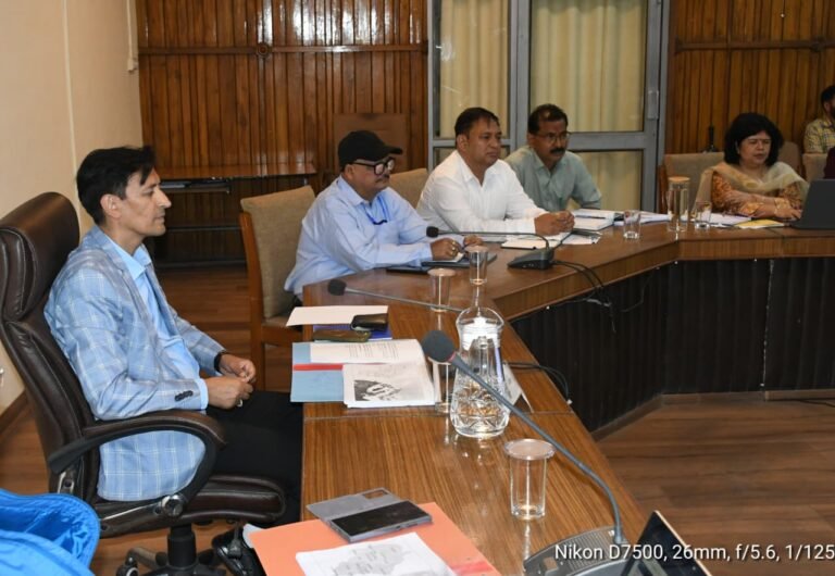 कुमाऊँ में स्वास्थ्य सेवाओं पर आयुक्त दीपक रावत सख्त, गुणवत्तापूर्ण और समयबद्ध उपचार सुनिश्चित करने के निर्देश।