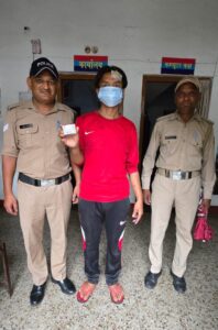सगे भाई पर जानलेवा हमला करने वाला आरोपी चंद घंटों में गिरफ्तार, वारदात में प्रयुक्त ब्लेड बरामद।