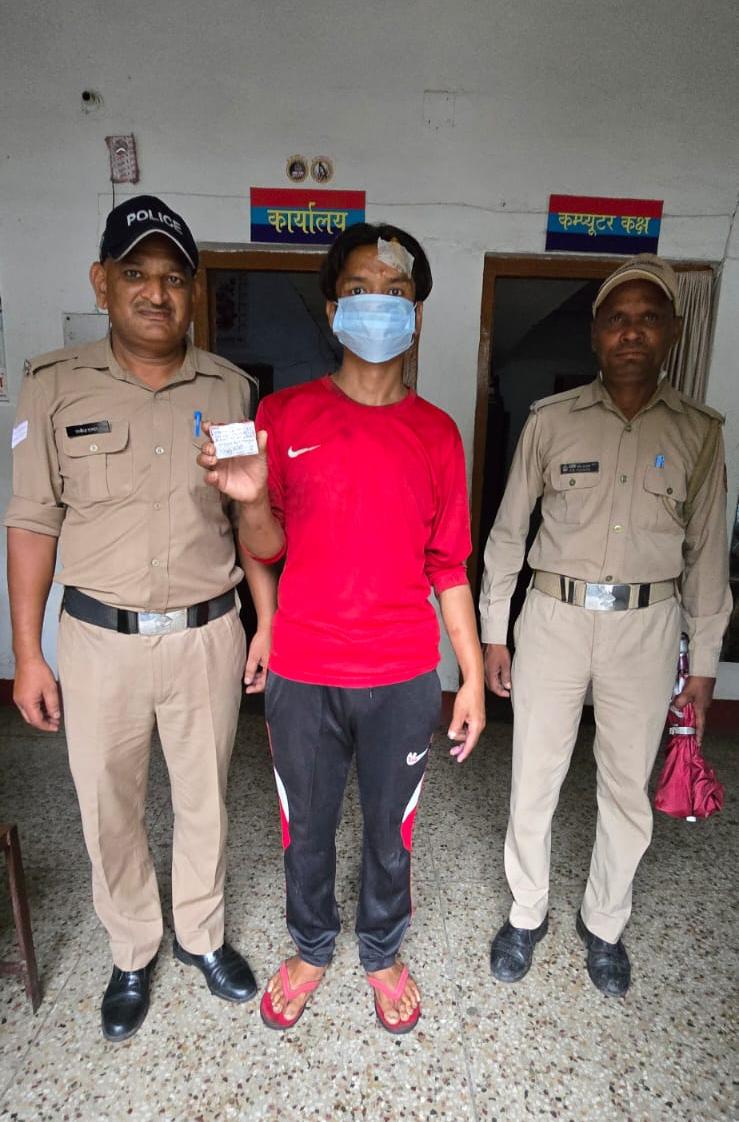 सगे भाई पर जानलेवा हमला करने वाला आरोपी चंद घंटों में गिरफ्तार, वारदात में प्रयुक्त ब्लेड बरामद।
