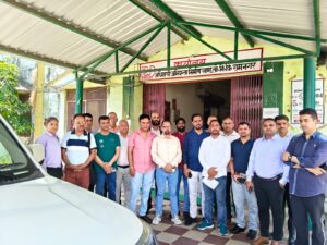 छोई की जर्जर सड़क को लेकर समाजसेवी राहुल सिंह दरम्वाल ने PWD अधिकारियों से की मुलाकात।