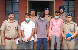 "नकली नोटों की फैक्ट्री का भंडाफोड़, 3 शातिर गिरफ्तार… लैपटॉप-प्रिंटर से छाप रहे थे करेंसी!"*