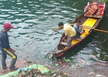 सोशल मीडिया शिकायत पर हरकत में आया प्रशासन, दो घंटे में चला नैनीझील का बृहद सफाई अभियान।