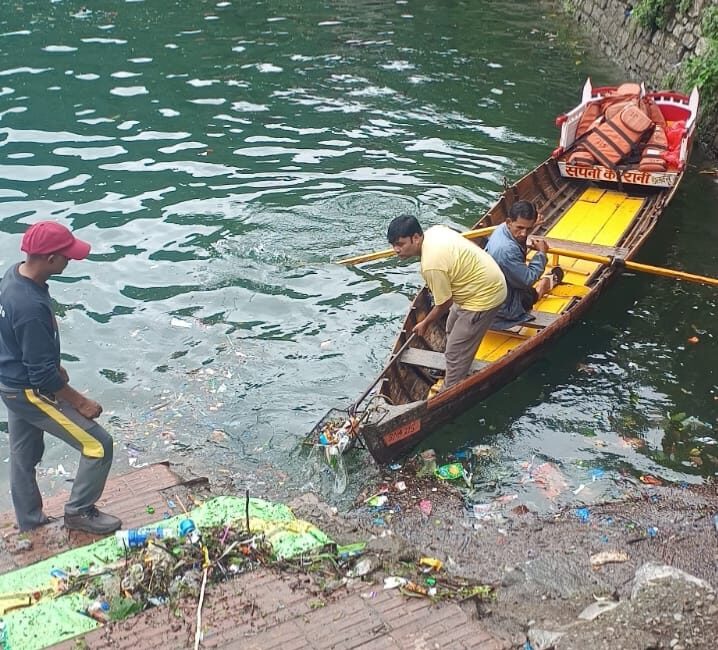 सोशल मीडिया शिकायत पर हरकत में आया प्रशासन, दो घंटे में चला नैनीझील का बृहद सफाई अभियान।