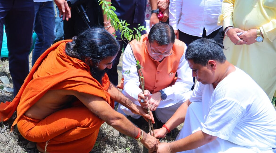 हरेला पर्व पर मालाग्राम पहुंचे मुख्यमंत्री धामी, पौधरोपण कर दिया पर्यावरण संरक्षण का संदेश।