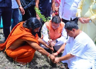 हरेला पर्व पर मालाग्राम पहुंचे मुख्यमंत्री धामी, पौधरोपण कर दिया पर्यावरण संरक्षण का संदेश।