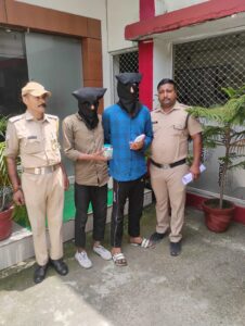  रामनगर पुलिस ने दो स्मैक तस्करों को दबोचा, 7.34 ग्राम स्मैक और बाइक बरामद।