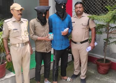  रामनगर पुलिस ने दो स्मैक तस्करों को दबोचा, 7.34 ग्राम स्मैक और बाइक बरामद।