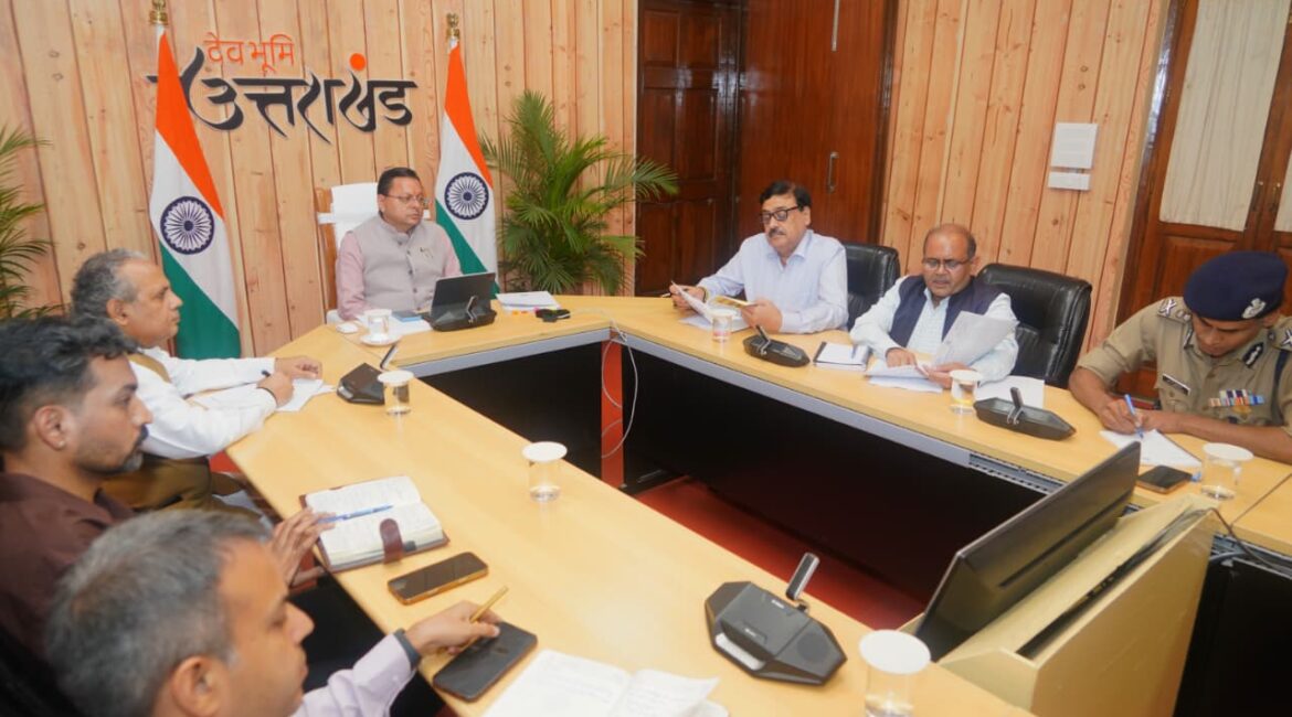 धामी का सख्त संदेश: आपदा प्रबंधन में लापरवाही नहीं होगी बर्दाश्त, अधिकारी उतरें ग्राउंड जीरो पर।