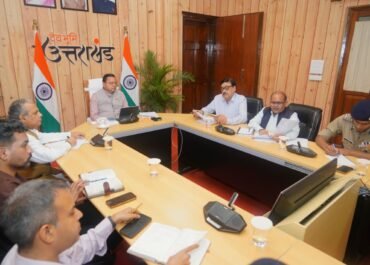 धामी का सख्त संदेश: आपदा प्रबंधन में लापरवाही नहीं होगी बर्दाश्त, अधिकारी उतरें ग्राउंड जीरो पर।