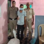 बिंदुखत्ता पुलिस ने 76 पाउच कच्ची शराब के साथ तस्कर को किया गिरफ्तार।